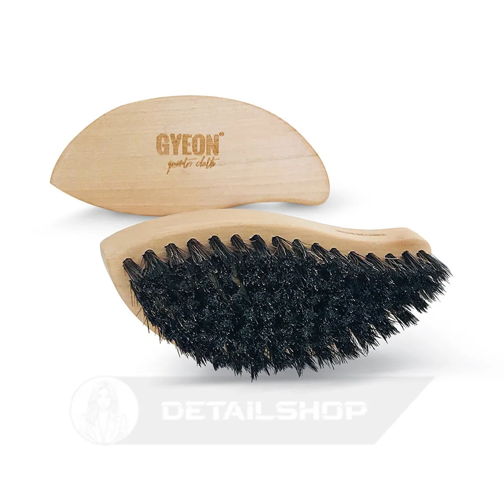 Gyeon Q²M Leather Brush - щетка из конского волоса для очистки кожаного салона