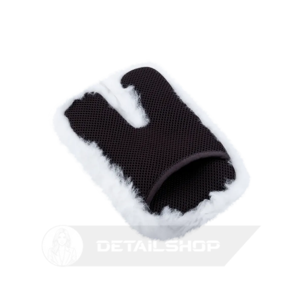 SOFT99 Car Wash Glove Mouton Master - вовняна рукавиця для миття авто для дбайливого очищення кузова автомобіля
